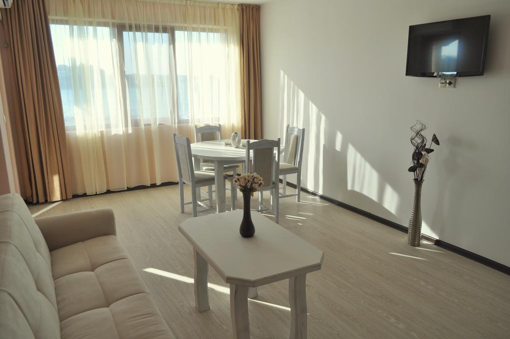 Toma'S Residence - Front Beach Carewo Pokój zdjęcie
